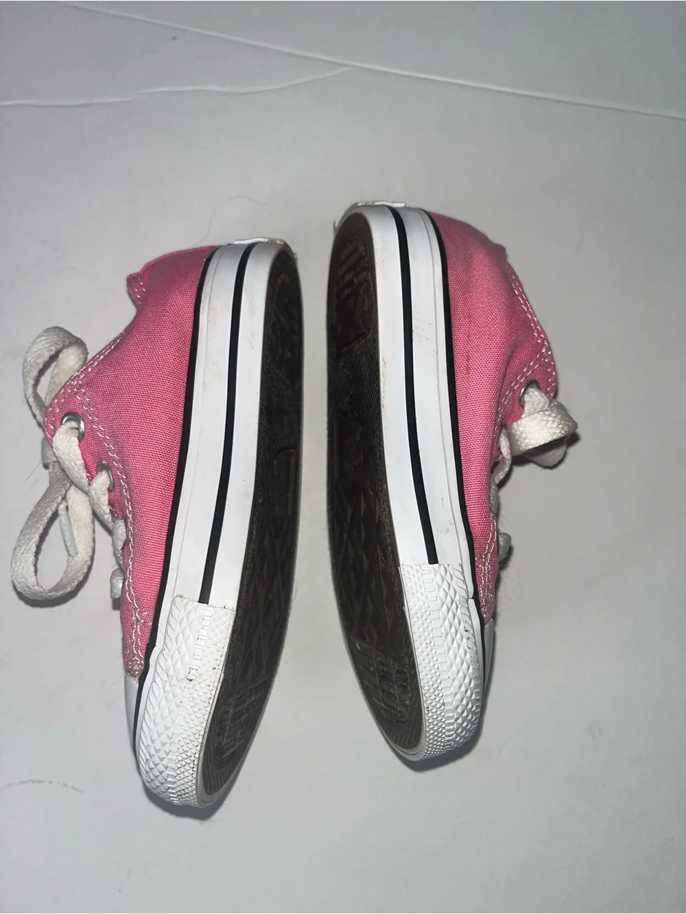 Girl size 6 Low-Top Canvas Sneakers - Classic Lace-Up Casual Shoe Pink Converse